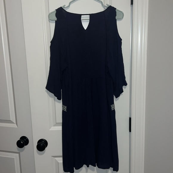 White Mark Navy V neck Cold Shoulder lined Dress NWT size XL w keyhole in back - Picture 2 of 10